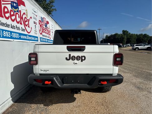 Used 2024 Jeep Gladiator Mojave w/ Technology Group AWD/4WD image 4