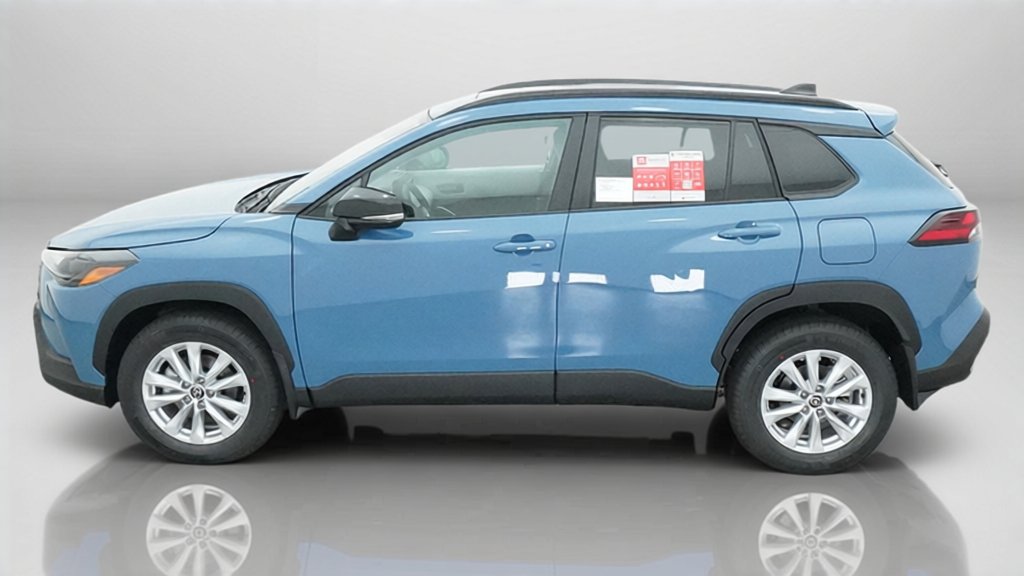New 2026 Toyota Corolla Cross LE w/ Moonroof Package FWD image 2