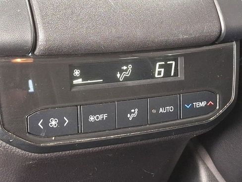 Used 2022 Toyota Highlander Limited image 11