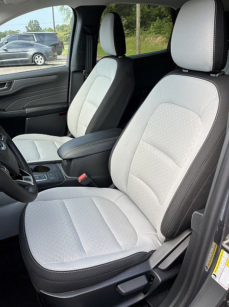 Used 2026 Ford Escape Active w/ Cold Weather Package FWD image 12
