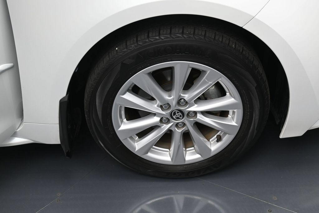 Used 2024 Toyota Corolla LE w/ LE Convenience Package FWD image 33