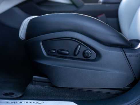 New 2025 Porsche Cayenne Coupe image 39