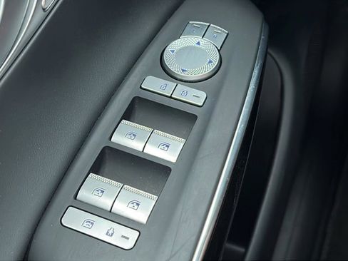 Certified 2025 Genesis GV70 2.5T AWD/4WD image 18