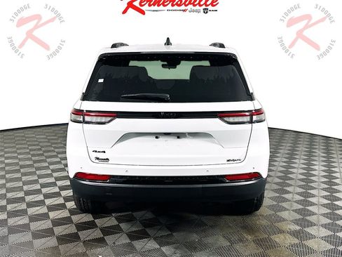 New 2025 Jeep Grand Cherokee Altitude image 6