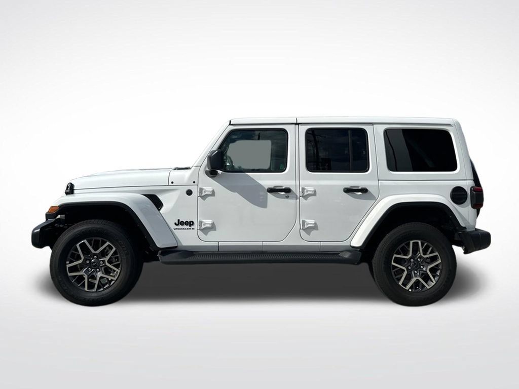 Used 2026 Jeep Wrangler Unlimited Sahara AWD/4WD image 2