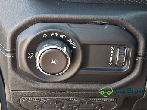 Used 2025 Jeep Wrangler Unlimited Rubicon AWD/4WD image 24