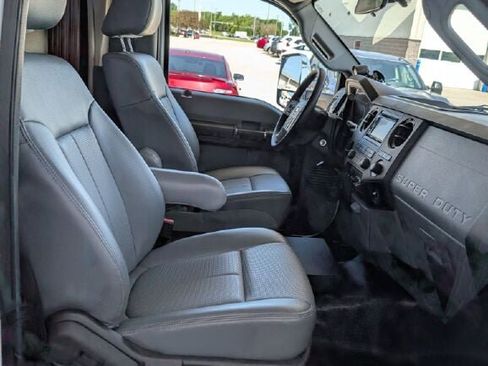 Used 2014 Ford F550 2WD Regular Cab Super Duty image 31