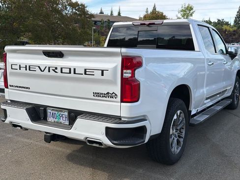 Used 2023 Chevrolet Silverado 1500 High Country w/ Max Trailering Package AWD/4WD image 2