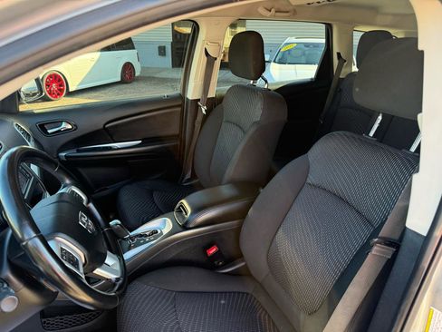 Used 2020 Dodge Journey SE w/ SE Popular Equipment Group image 8