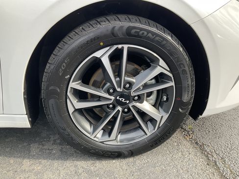 Used 2024 Kia Forte LXS FWD image 10
