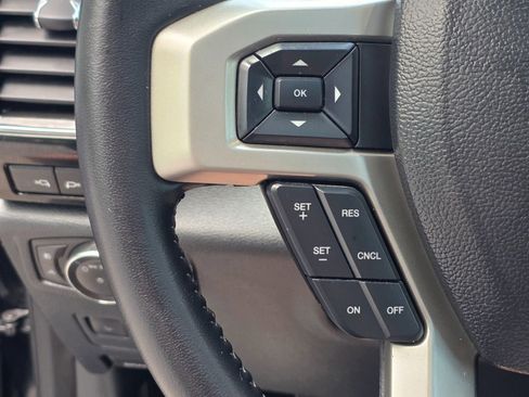 Used 2022 Ford F250 Lariat w/ Black Appearance Package image 21