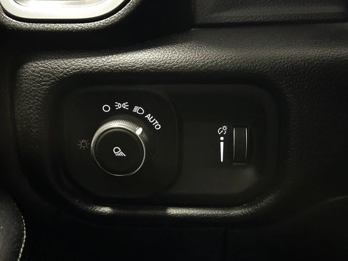 Used 2022 RAM 2500 Big Horn AWD/4WD image 30