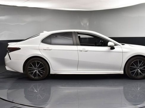 Used 2021 Toyota Camry SE image 8