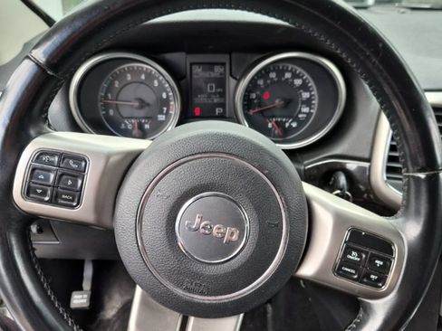 Used 2013 Jeep Grand Cherokee Laredo AWD/4WD image 8