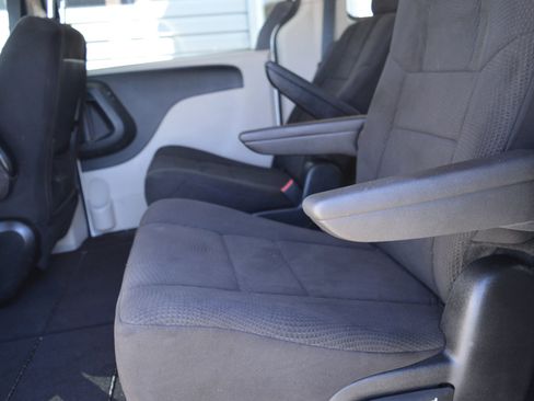 Used 2013 Dodge Grand Caravan SE image 16