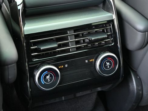 Used 2025 Land Rover Range Rover Sport SE AWD/4WD image 25