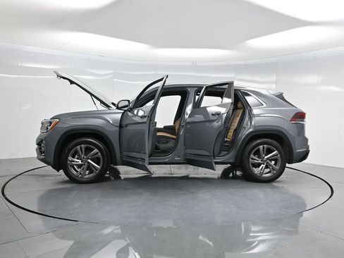 Used 2024 Volkswagen Atlas Cross Sport SEL R-Line AWD/4WD image 57