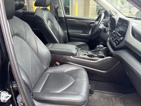 Used 2021 Toyota Highlander Platinum AWD/4WD image 34