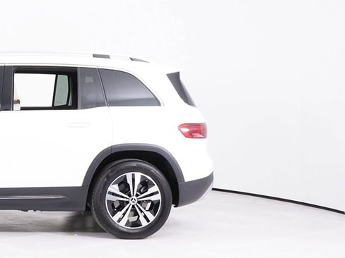 Used 2025 Mercedes-Benz GLB 250 4MATIC image 13