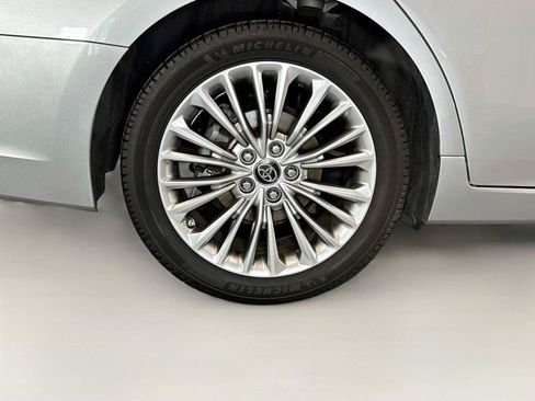 Used 2019 Toyota Avalon Limited w/ Advanced Safety Package FWD image 39