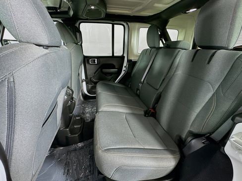 Used 2024 Jeep Wrangler Unlimited AWD/4WD image 9
