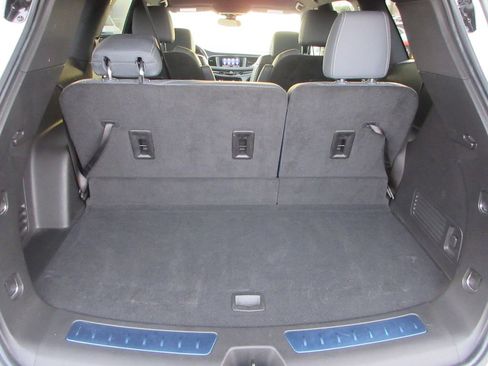 Used 2023 Buick Enclave Essence image 10