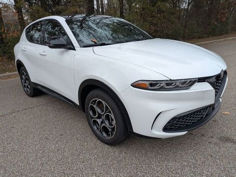 New 2025 Alfa Romeo Tonale w/ Premium Package image 4