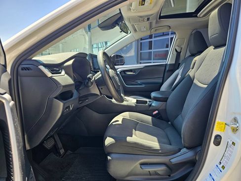 Used 2019 Toyota RAV4 XLE AWD/4WD image 19
