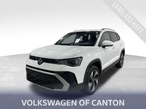 New 2025 Volkswagen Taos SE AWD/4WD image 1