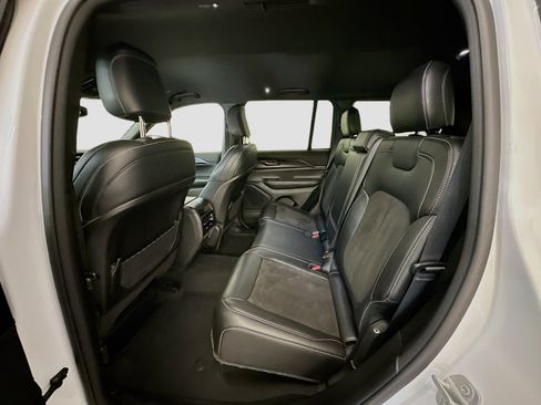 Used 2023 Jeep Grand Cherokee Altitude image 28