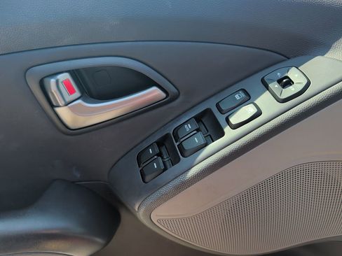 Used 2012 Hyundai Tucson GLS FWD image 10