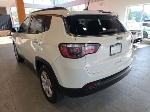Used 2018 Jeep Compass Latitude w/ Popular Equipment Group FWD image 11