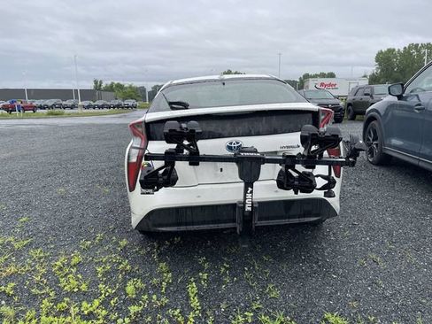 Used 2018 Toyota Prius Three FWD image 3
