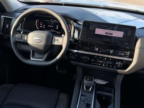 New 2026 Nissan Pathfinder SL FWD image 10
