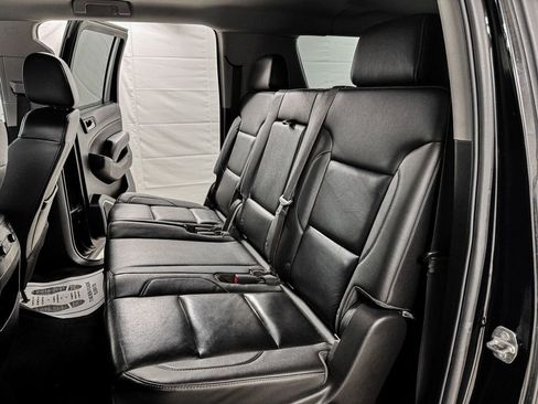 Used 2019 Chevrolet Suburban LT image 8