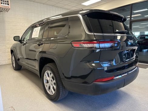 Used 2023 Jeep Grand Cherokee L Limited AWD/4WD image 3