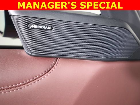 Used 2025 Land Rover Range Rover SE AWD/4WD image 11