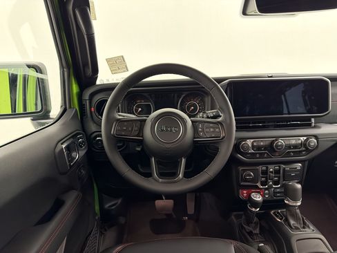 Used 2025 Jeep Wrangler Unlimited Rubicon AWD/4WD image 30