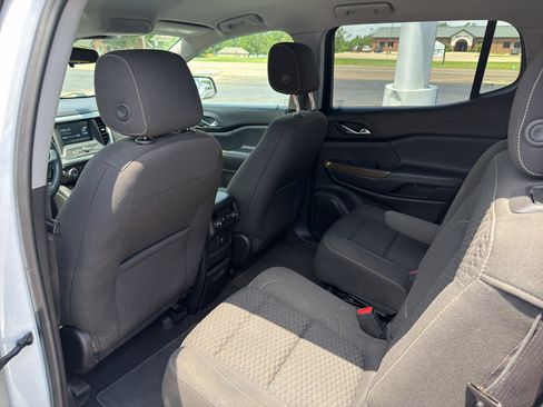 Used 2018 GMC Acadia SLE FWD image 17