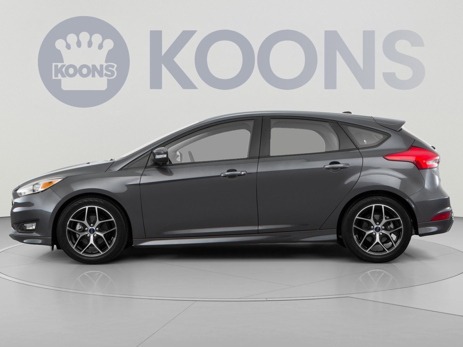 Used 2016 Ford Focus SE w/ SE Power Seat Package FWD image 2