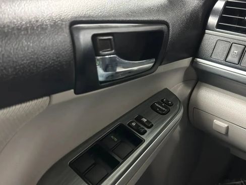 Used 2012 Toyota Camry XLE w/ Convenience Pkg FWD image 16