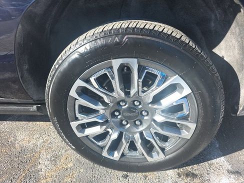 Used 2024 GMC Yukon XL Denali Ultimate image 10