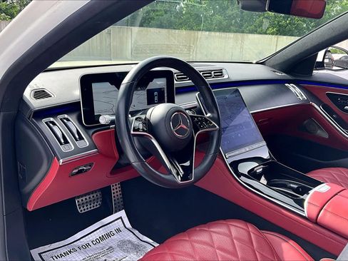 Used 2022 Mercedes-Benz S 580 4MATIC Sedan w/ AMG Line Package image 18