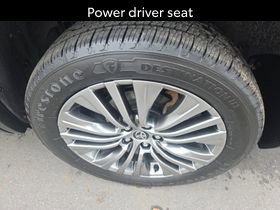 Certified 2023 Toyota Venza XLE AWD/4WD image 10