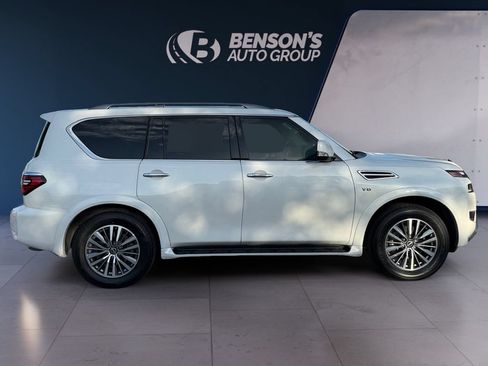 Used 2022 Nissan Armada SV w/ SV Appearance Package RWD image 6