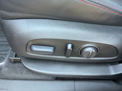 Used 2023 Chevrolet Equinox RS FWD image 22