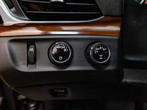 Used 2020 Cadillac Escalade ESV Premium Luxury image 16