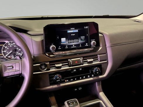 Used 2025 Nissan Pathfinder S image 9