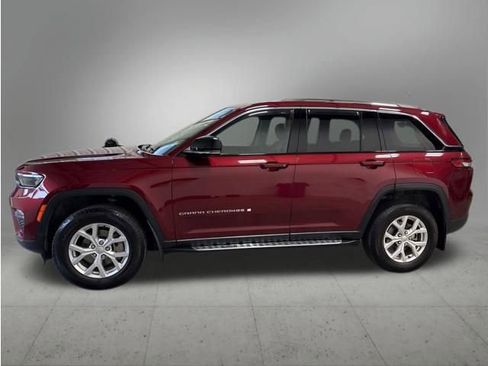 Used 2023 Jeep Grand Cherokee Limited w/ Luxury Tech Group II AWD/4WD image 2