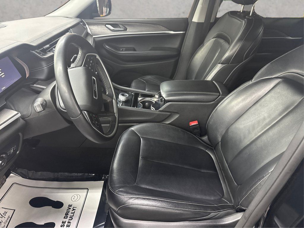 Used 2023 Jeep Grand Cherokee Limited AWD/4WD image 11